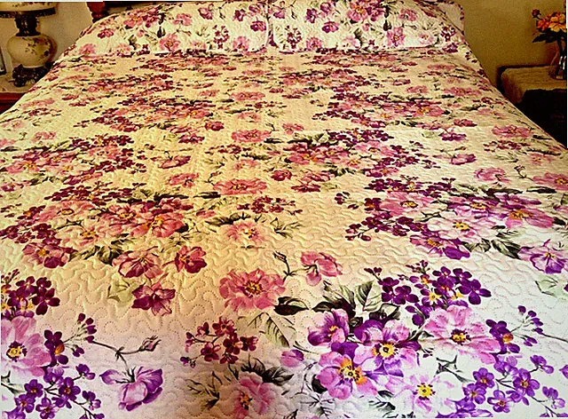 3 Piece Set Lightweight Microfiber Purple Floral Design Coverlet All Seasons New